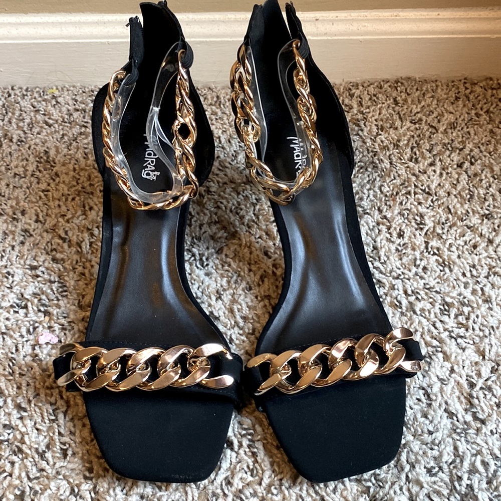 Black heels with gold chains /store mad-rags/ size 9